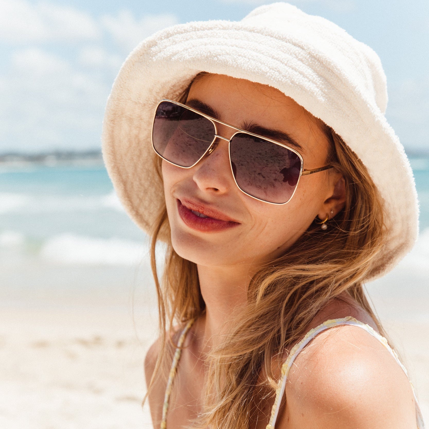 Luxor - Gold Metal Frame with Dark Gray Gradient Lens