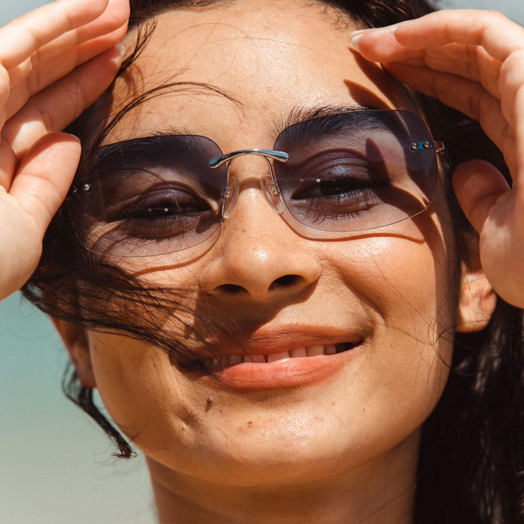 Woman wearing sunglasses with a blurred background