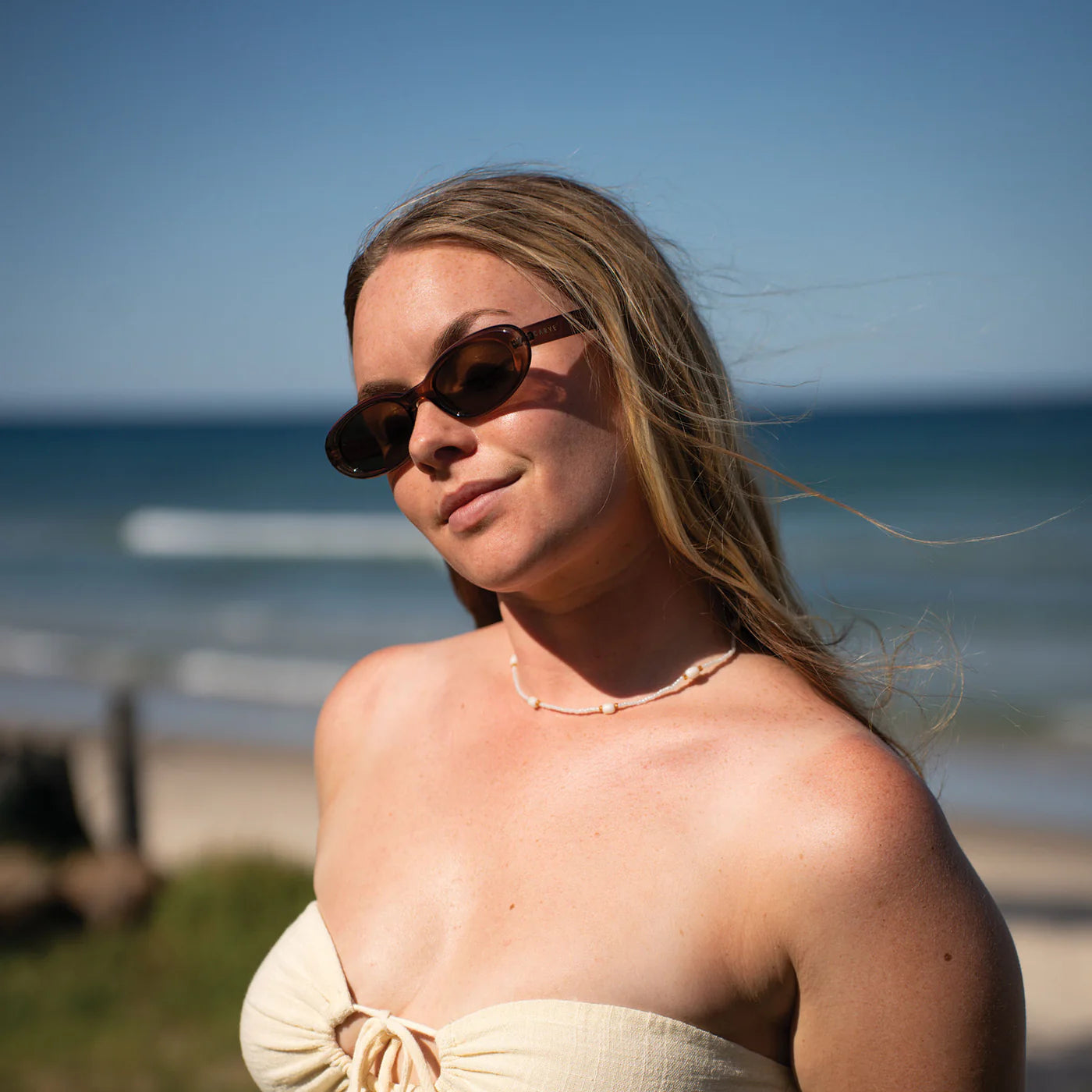 Esme - Gloss Tort with Brown Lens